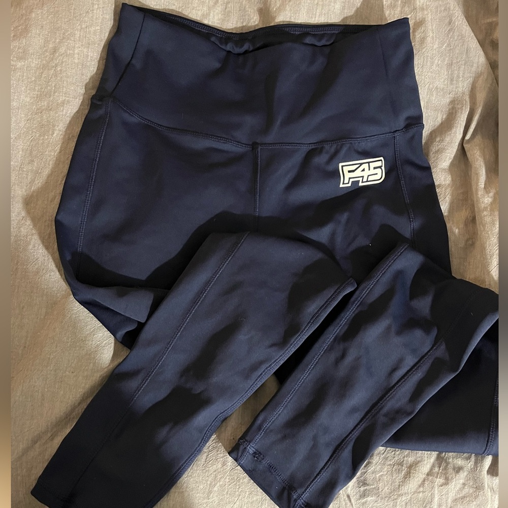 F45 Leggings, size small